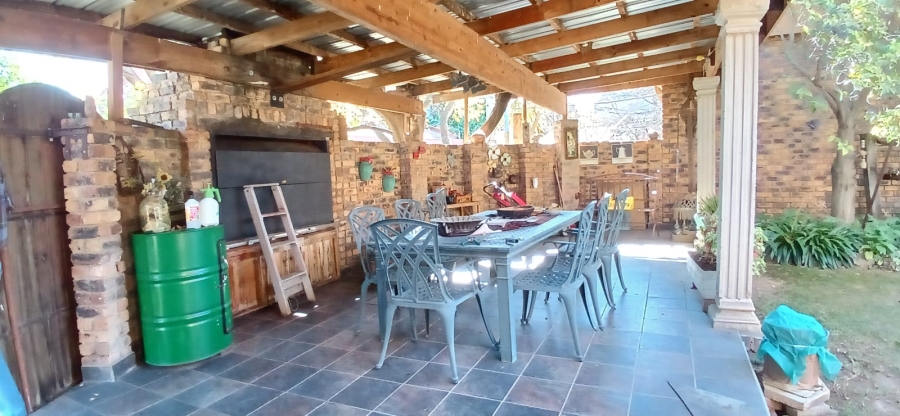 5 Bedroom Property for Sale in La Provance Free State